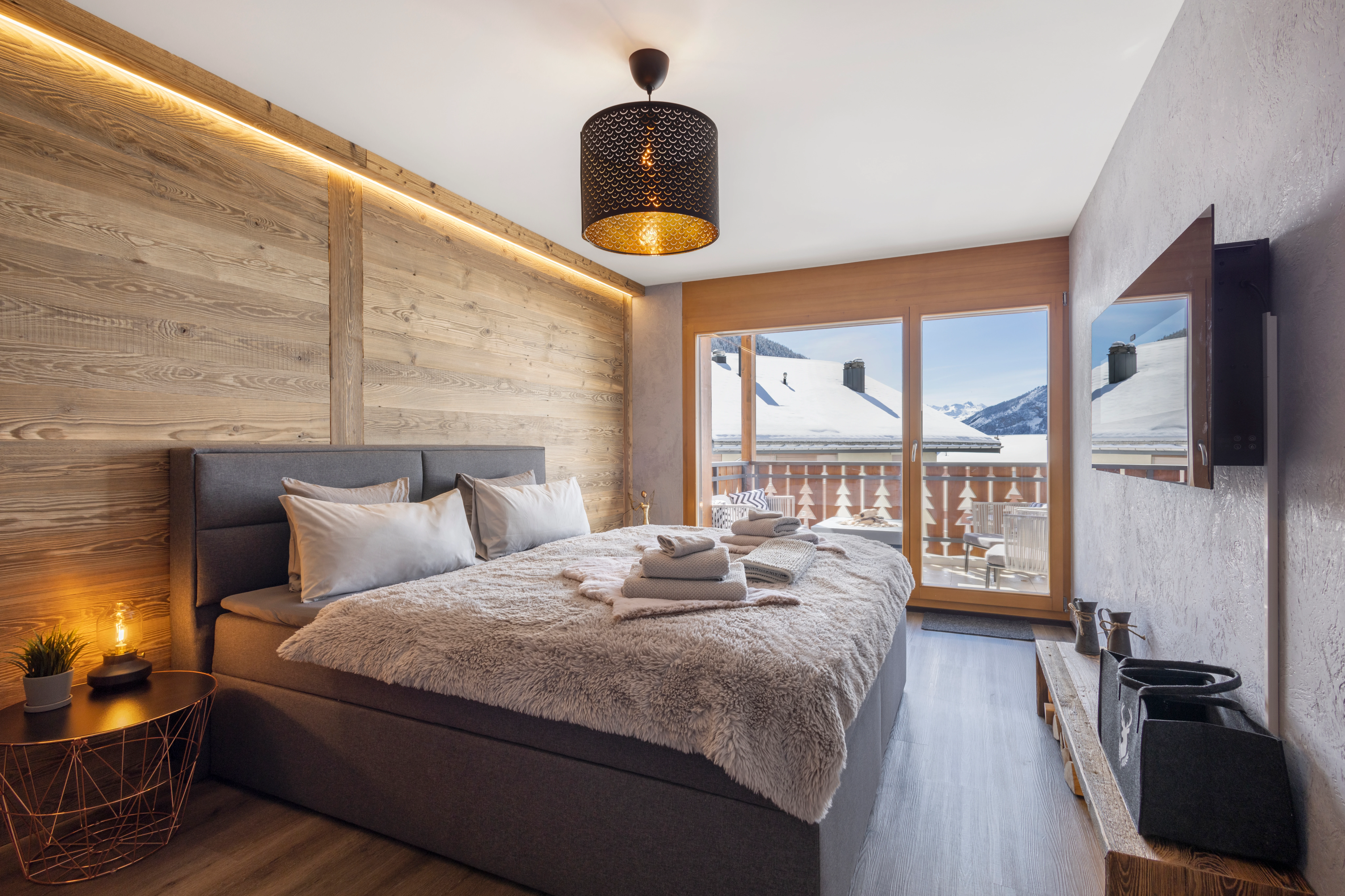 Once Upon A Time: Bedroom with mountain views