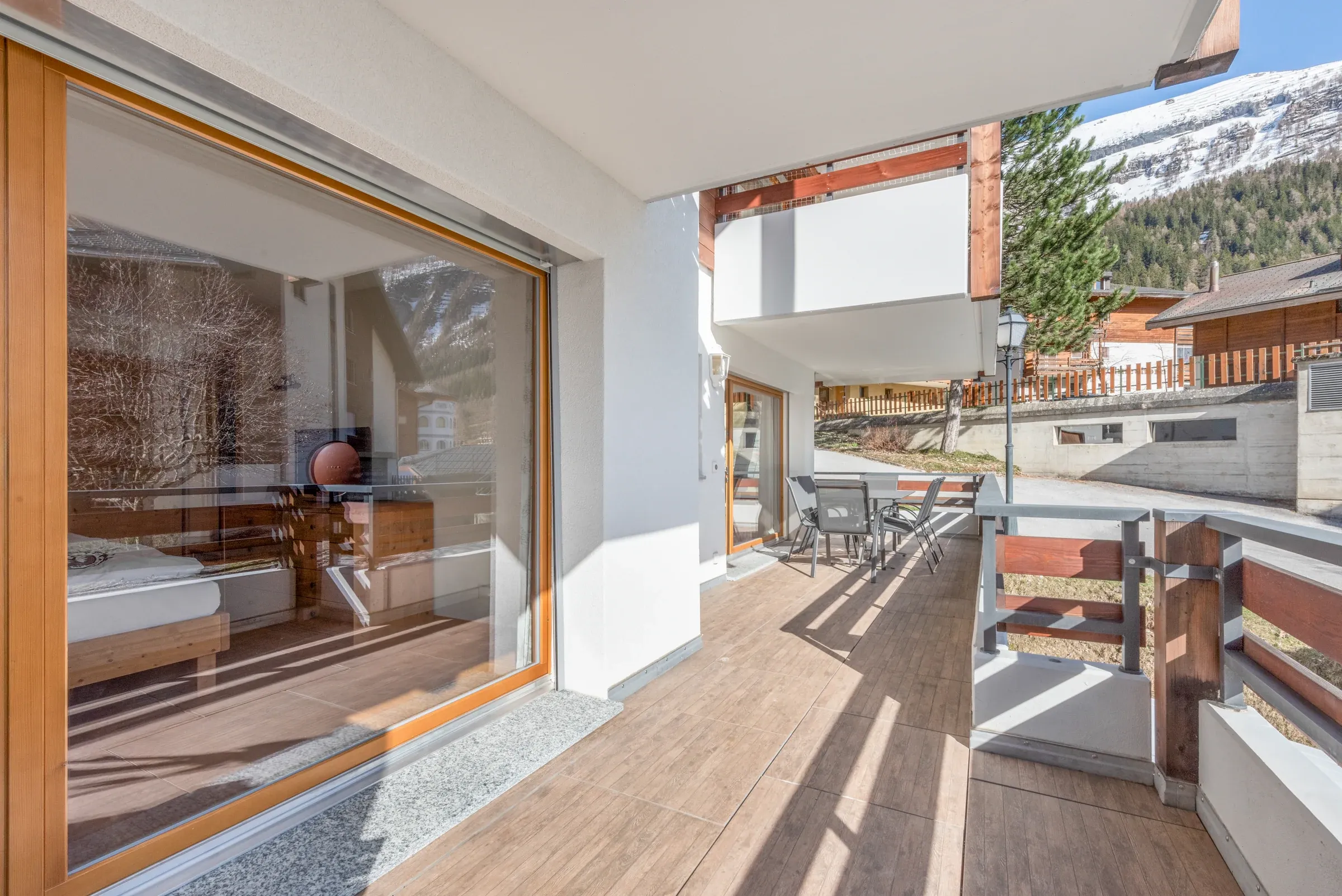 Sedute sul balcone