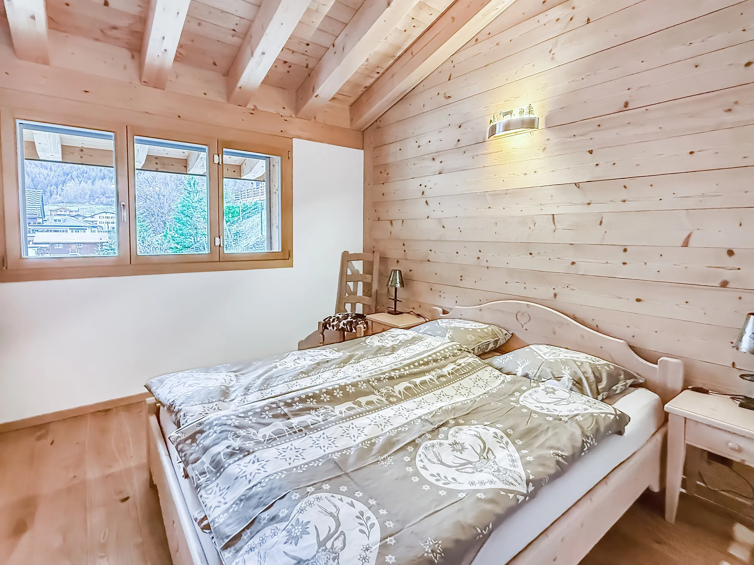Chambre avec lit double