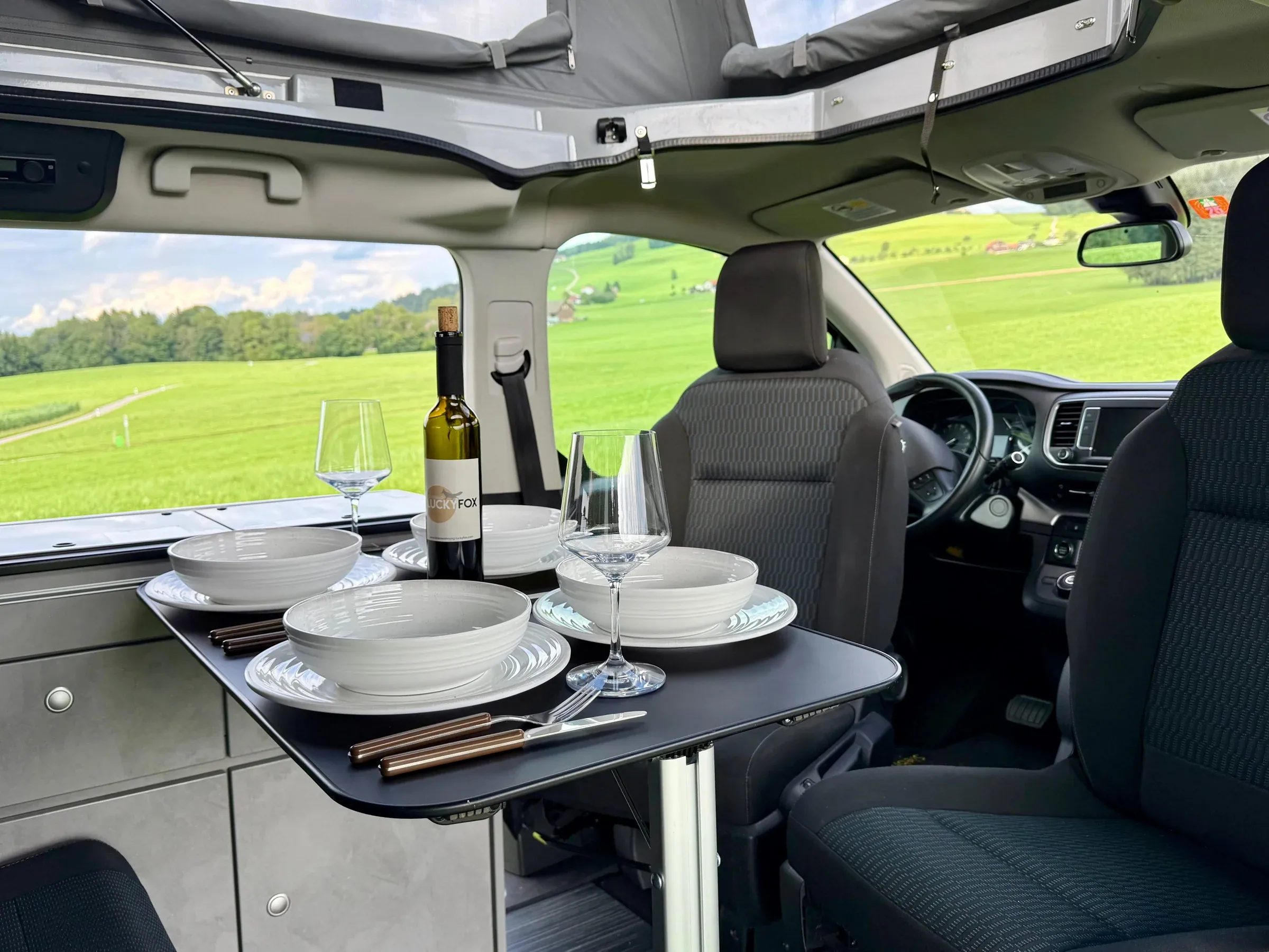 Zona pranzo all’interno del camper