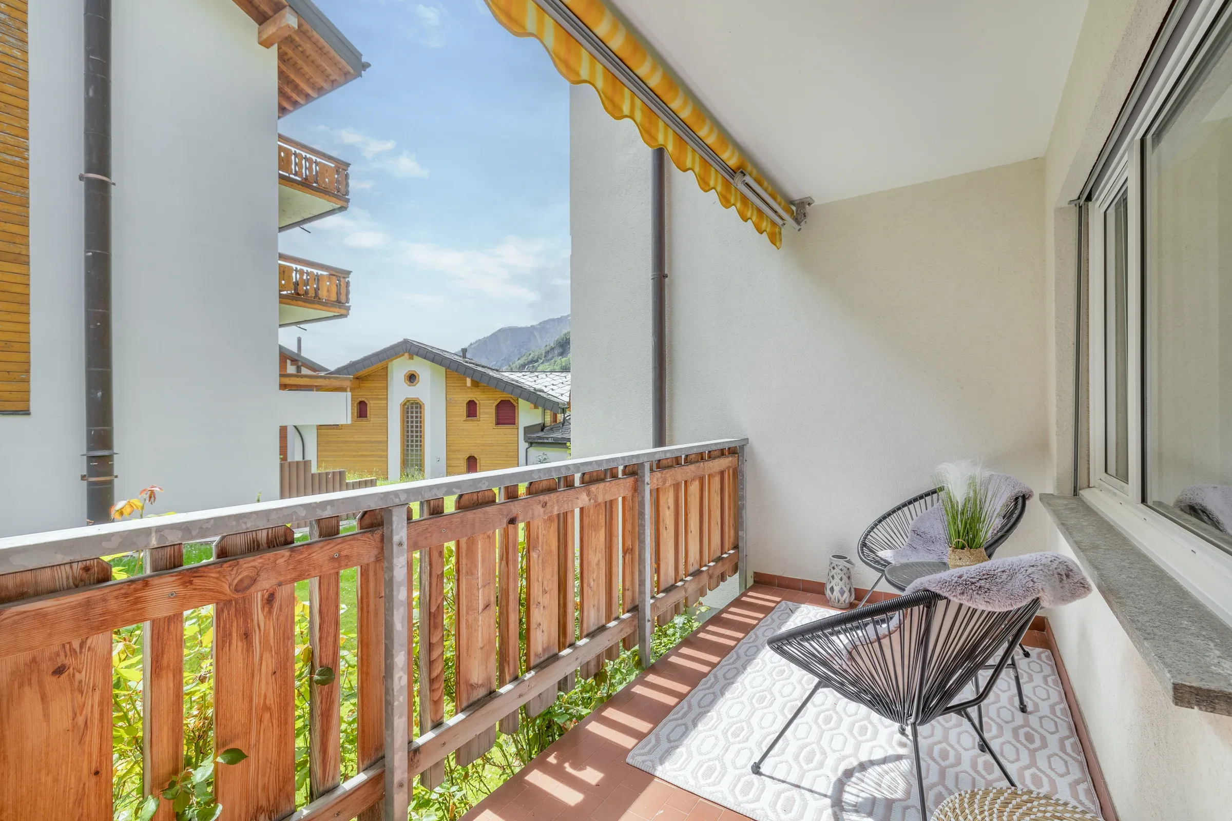Sedute sul balcone