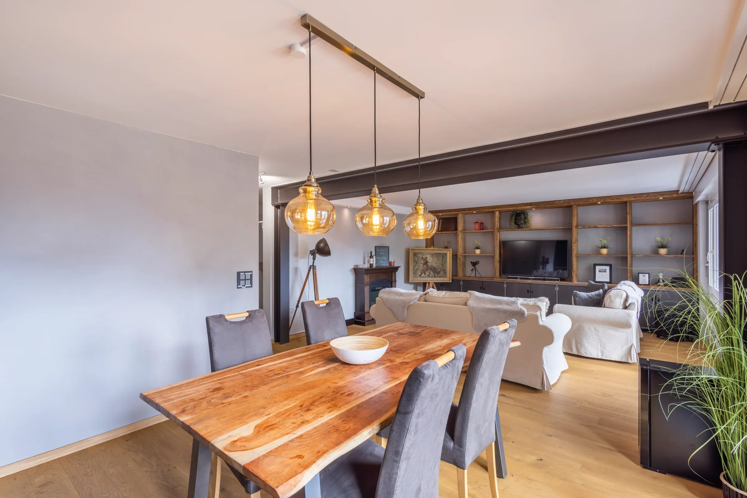 Table à manger avec sièges
